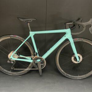 As New Bianchi Specialissima CV Di2 Carbon Disc Road Bike 2022 - 53cm