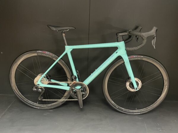 As New Bianchi Specialissima CV Di2 Carbon Disc Road Bike 2022 - 53cm