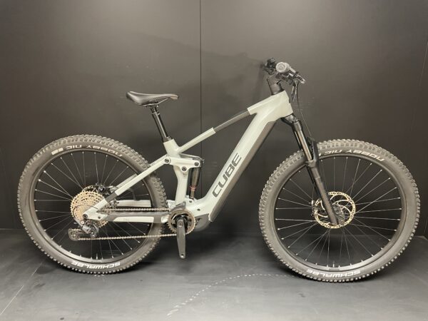 Cube Stereo Hybrid 140 Pro HPC 750 Carbon E-MTB 2023 - Medium - 191 Miles - Image 2