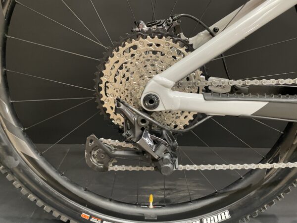 Giant Reign E+1 MX Pro FS E-MTB 2022 - Medium - 262 Miles - Image 9