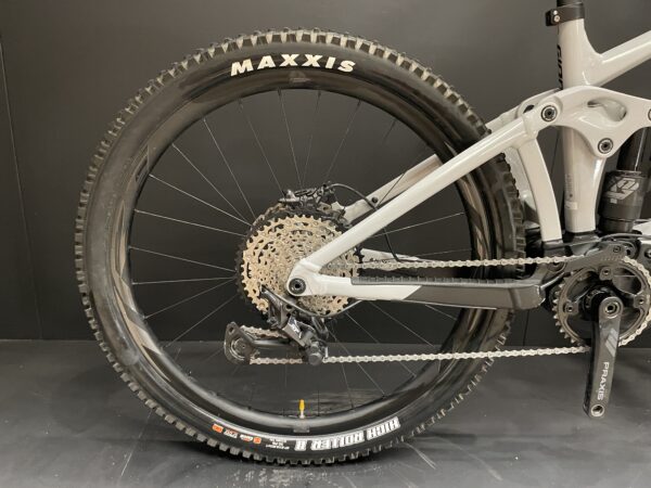 Giant Reign E+1 MX Pro FS E-MTB 2022 - Medium - 262 Miles - Image 10