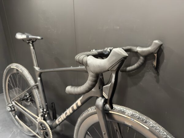 Giant Revolt Advanced Pro 1 AXS Carbon Disc Road Bike 2024 - M/L - Image 3