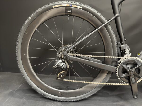 Giant Revolt Advanced Pro 1 AXS Carbon Disc Road Bike 2024 - M/L - Image 7