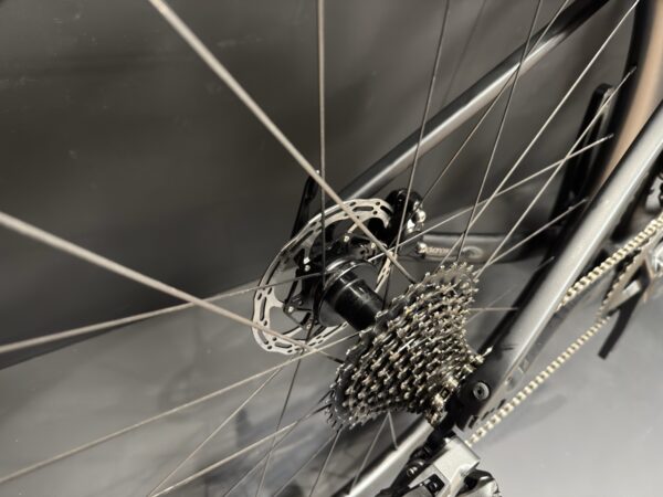 Giant Revolt Advanced Pro 1 AXS Carbon Disc Road Bike 2024 - M/L - Image 9