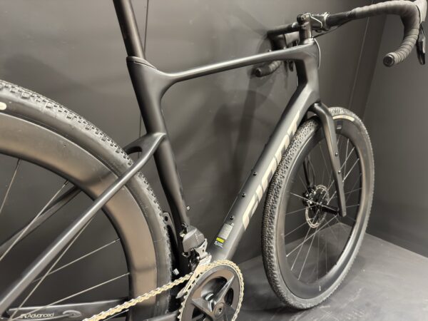 Giant Revolt Advanced Pro 1 AXS Carbon Disc Road Bike 2024 - M/L - Image 10