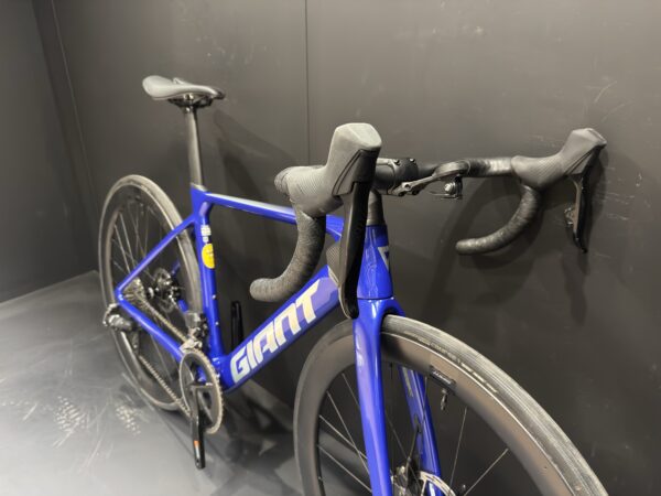 Giant Propel Advance 1 AXS Carbon Disc Road Bike 2024 - X-Small - Image 3