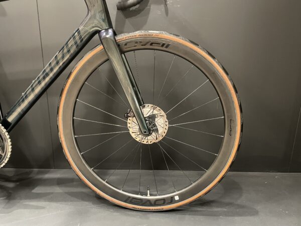 Specialized Tarmac SL7 Expert Carbon Disc Road Bike 2023 - 58cm - Image 4
