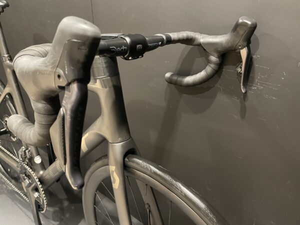 ScottAddict RC15 Di2 Carbon Disc Road Bike 2024 - 56cm - Image 3