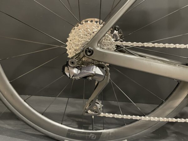 ScottAddict RC15 Di2 Carbon Disc Road Bike 2024 - 56cm - Image 8