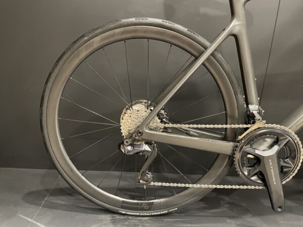 ScottAddict RC15 Di2 Carbon Disc Road Bike 2024 - 56cm - Image 9