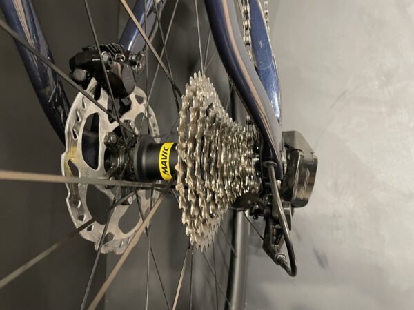 Ribble Ultra SL Sport 105 Carbon Disc Road Bike 2024 - Medium - Image 10