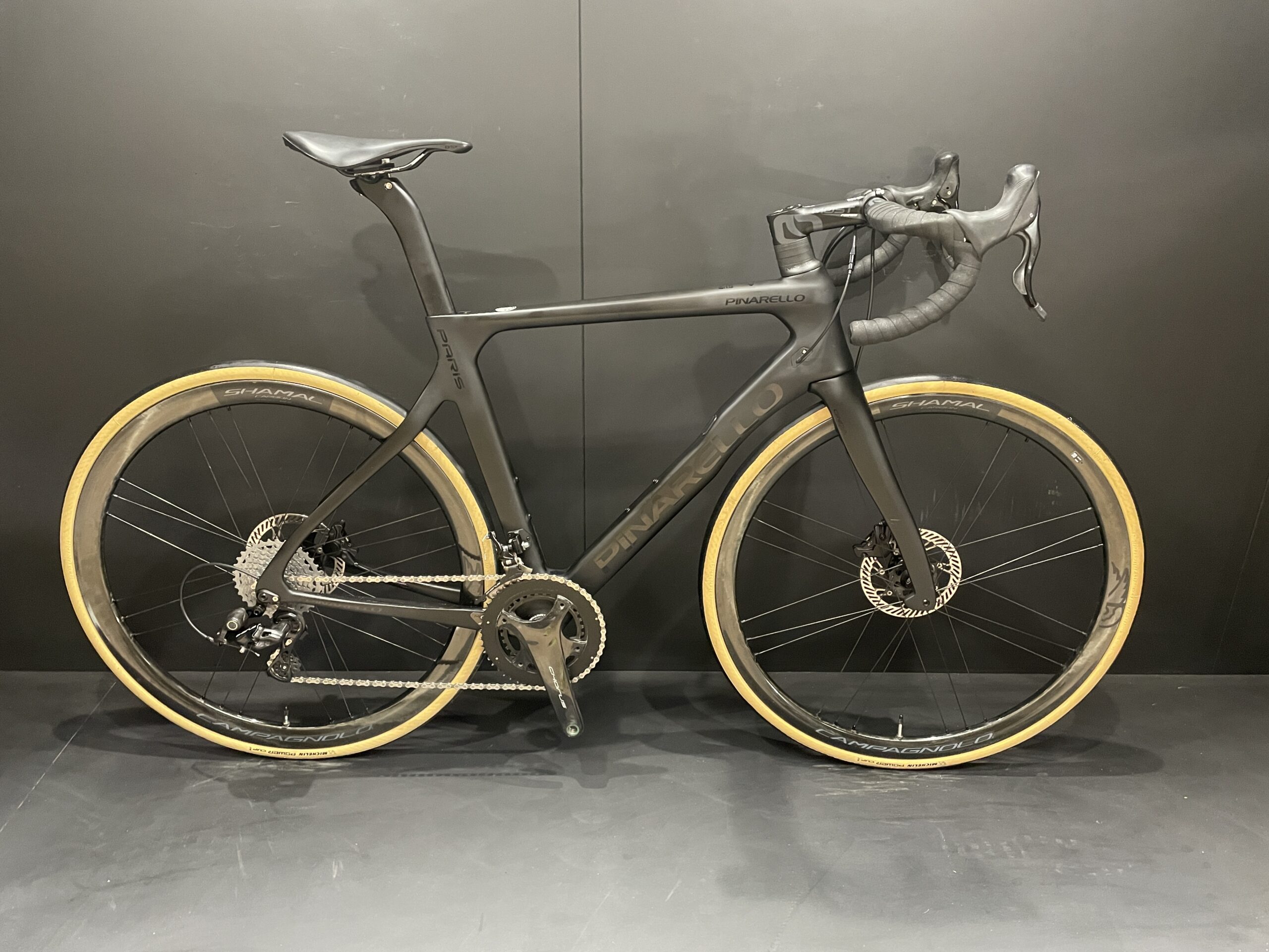 Pinarello Paris Chorus/Shamals Carbon Disc Road Bike 2023