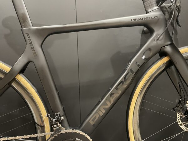 Pinarello Paris Chorus/Shamals Carbon Disc Road Bike 2023 - 53cm - Image 6