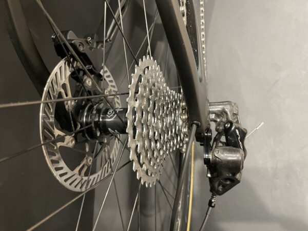 Pinarello Paris Chorus/Shamals Carbon Disc Road Bike 2023 - 53cm - Image 10