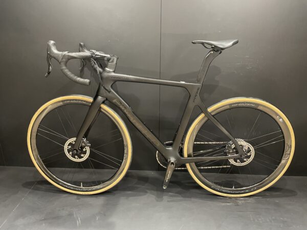 Pinarello Paris Chorus/Shamals Carbon Disc Road Bike 2023 - 53cm - Image 13