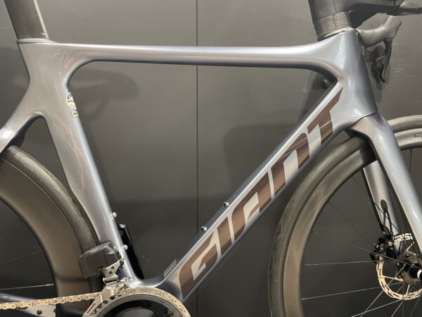 Giant Propel Advanced 1 AXS Disc Carbon Aero Road Bike 2022 - M/L - Image 6