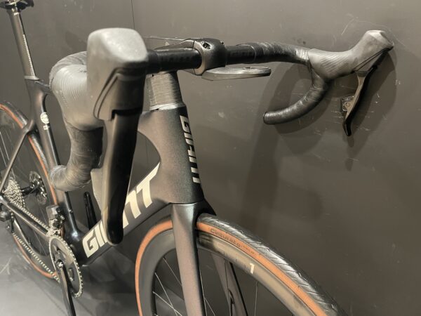 Giant Propel Advanced Pro 1 AXS & PM Carbon Disc Road Bike 2022 - M/L - Image 3