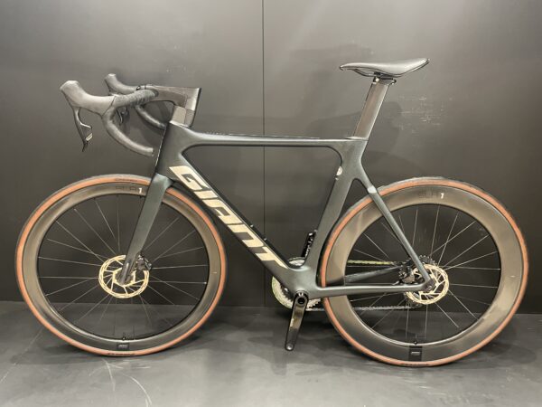 Giant Propel Advanced Pro 1 AXS & PM Carbon Disc Road Bike 2022 - M/L - Image 14