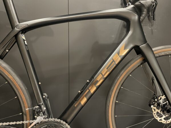 Trek Domane SL5 105 Gen 3 Disc Carbon Road Bike 2022 - 58cm - Image 6
