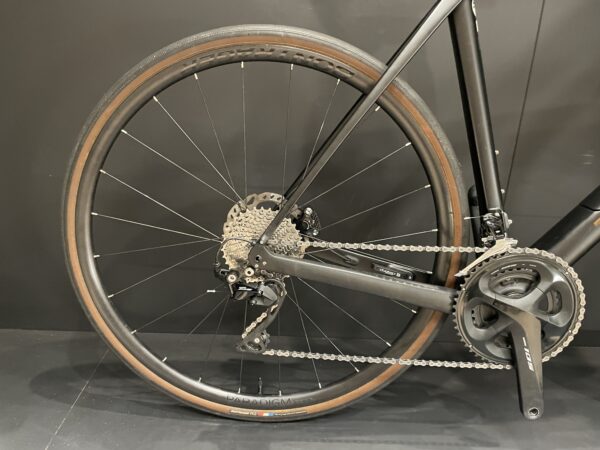 Trek Domane SL5 105 Gen 3 Disc Carbon Road Bike 2022 - 58cm - Image 9