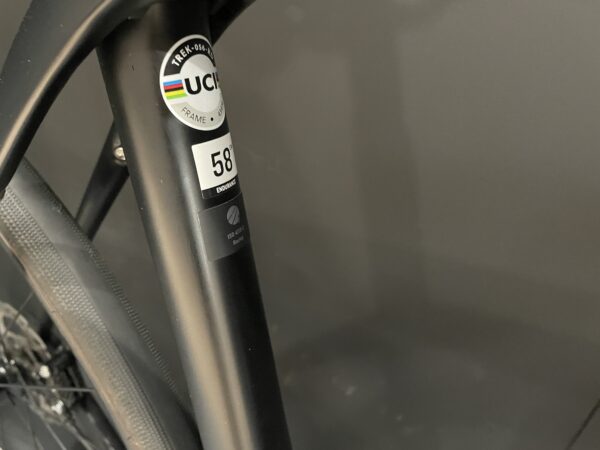 Trek Domane SL5 105 Gen 3 Disc Carbon Road Bike 2022 - 58cm - Image 12