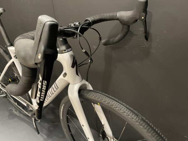 Specialized Diverge Base Apex Carbon Disc Gravel Bike 2021 - 56cm - Upgraded Wheels - Image 3