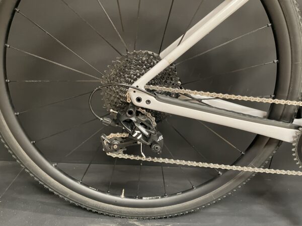 Specialized Diverge Base Apex Carbon Disc Gravel Bike 2021 - 56cm - Upgraded Wheels - Image 8