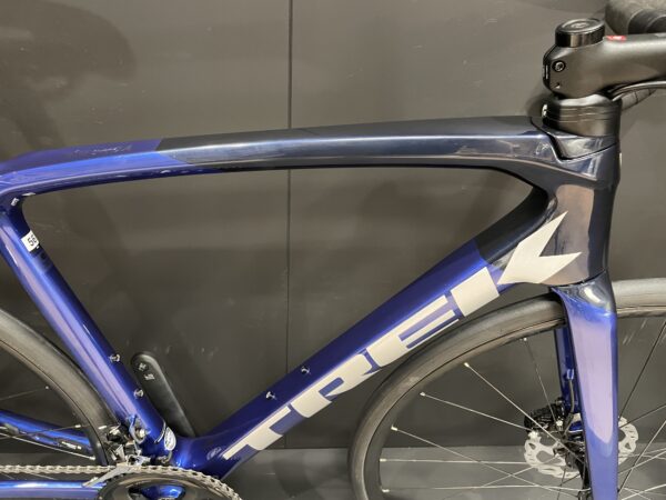 Trek Emonda SL5 105 Carbon Disc Road Bike 2023 - 56cm - Image 2