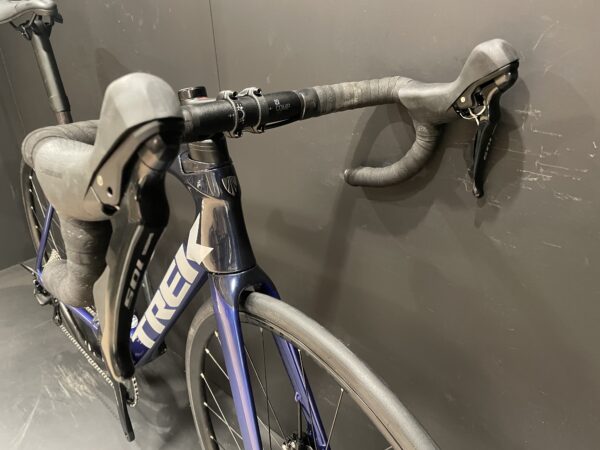 Trek Emonda SL5 105 Carbon Disc Road Bike 2023 - 56cm - Image 3