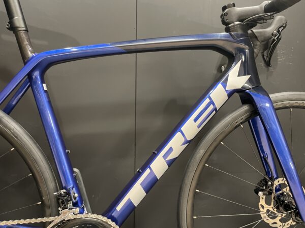 Trek Emonda SL5 105 Carbon Disc Road Bike 2023 - 56cm - Image 6