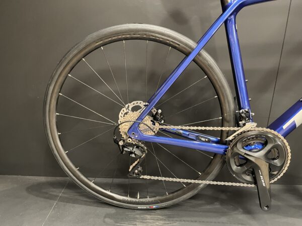 Trek Emonda SL5 105 Carbon Disc Road Bike 2023 - 56cm - Image 9