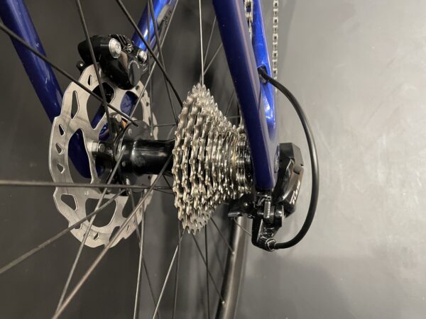 Trek Emonda SL5 105 Carbon Disc Road Bike 2023 - 56cm - Image 10