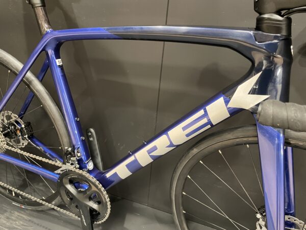 Trek Emonda SL5 105 Carbon Disc Road Bike 2023 - 56cm - Image 13
