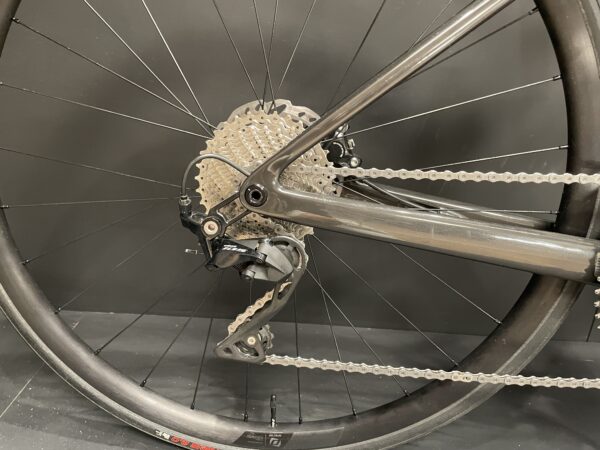 Scott Addict 30 105 Carbon Disc Gravel Bike 2024 - 49cm (525mm TT) - Image 8