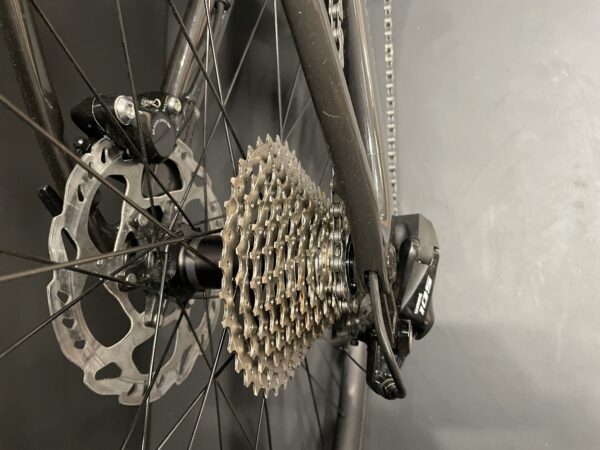 Scott Addict 30 105 Carbon Disc Gravel Bike 2024 - 49cm (525mm TT) - Image 10