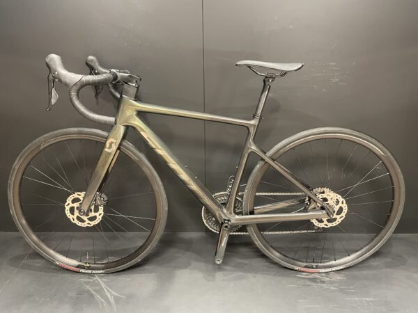 Scott Addict 30 105 Carbon Disc Gravel Bike 2024 - 49cm (525mm TT) - Image 13