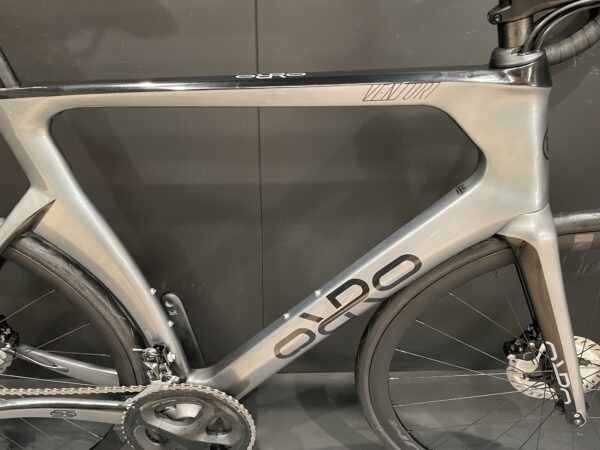Orro Venturi 105 Carbon Disc Road Bike 2022 - XL - Image 2