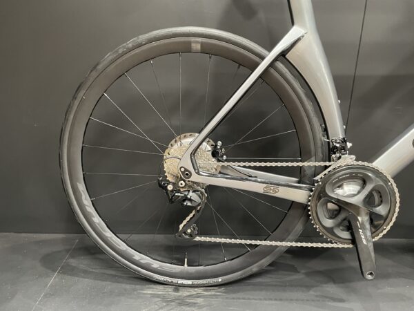 Orro Venturi 105 Carbon Disc Road Bike 2022 - XL - Image 9