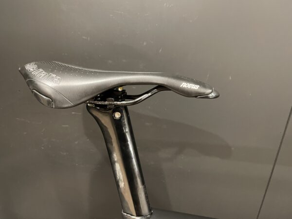 Orro Venturi 105 Carbon Disc Road Bike 2022 - XL - Image 11