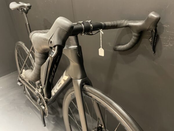 Trek Madone SL6 Gen 8 105 Di2 Carbon Disc Road Bike 2024 - M/L - Image 3