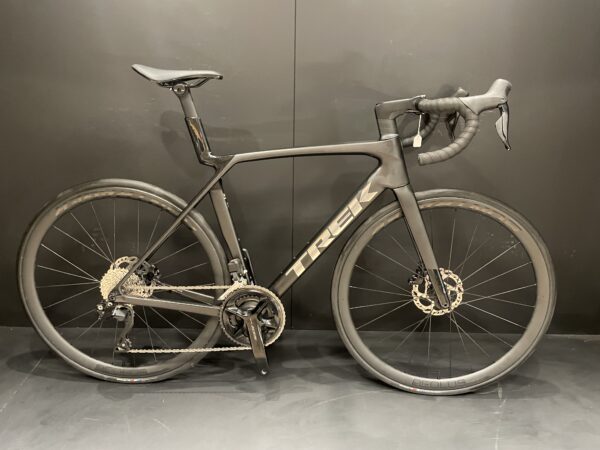 Trek Madone SL6 Gen 8 105 Di2 Carbon Disc Road Bike 2024 - M/L