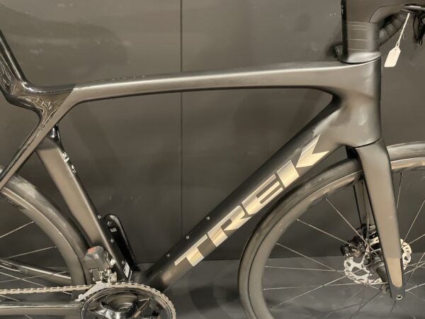 Trek Madone SL6 Gen 8 105 Di2 Carbon Disc Road Bike 2024 - M/L - Image 2