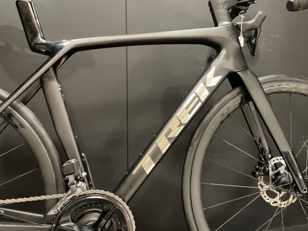 Trek Madone SL6 Gen 8 105 Di2 Carbon Disc Road Bike 2024 - M/L - Image 5