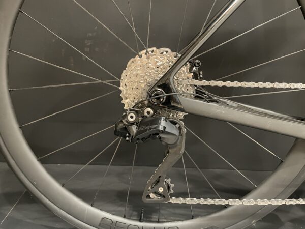 Trek Madone SL6 Gen 8 105 Di2 Carbon Disc Road Bike 2024 - M/L - Image 7