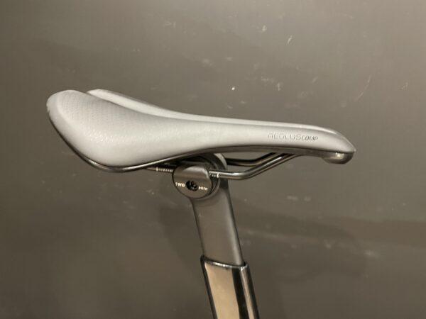 Trek Madone SL6 Gen 8 105 Di2 Carbon Disc Road Bike 2024 - M/L - Image 10