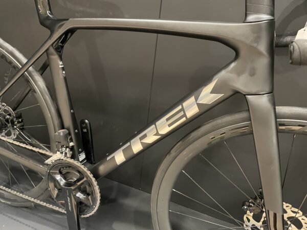 Trek Madone SL6 Gen 8 105 Di2 Carbon Disc Road Bike 2024 - M/L - Image 12