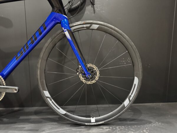 Giant Defy Advanced Pro 2 Carbon Disc Road Bike 2017 - Large - Image 3