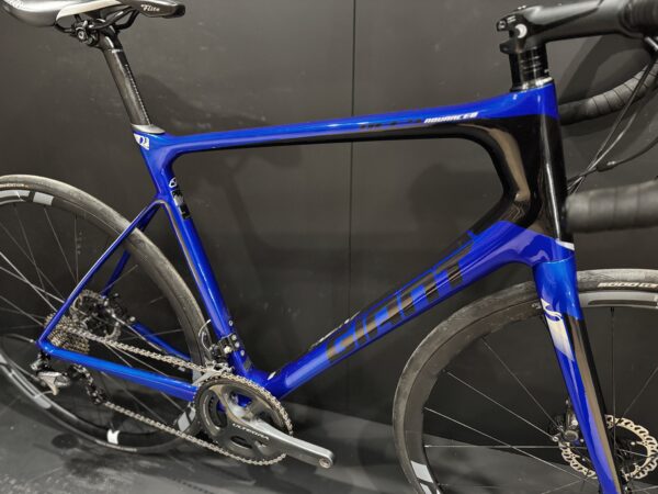 Giant Defy Advanced Pro 2 Carbon Disc Road Bike 2017 - Large - Image 11