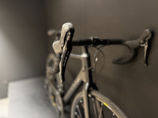 Canyon Endurace CF SL DB 7.0 Carbon Disc Road Bike 2019 - Medium - Image 2