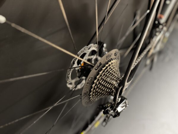 Canyon Endurace CF SL DB 7.0 Carbon Disc Road Bike 2019 - Medium - Image 8